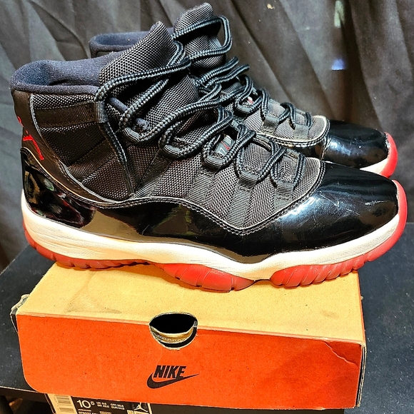Air Jordan 11 Retro black true red and white